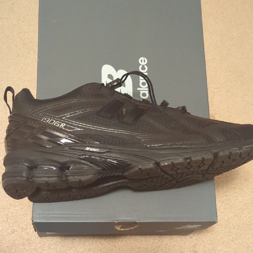 New Balance 1906R Men's Black Sneakers